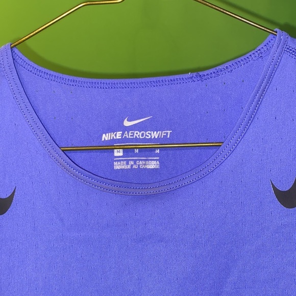 Nike Aeroswift size medium crop workout top purple ish colors like new - Picture 7 of 7